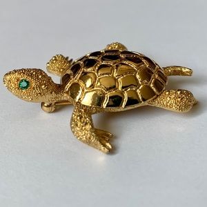 Charming Turtle Pin